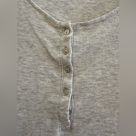 H&M Gray Long Sleeve Women's Top - Picture 5 of 5